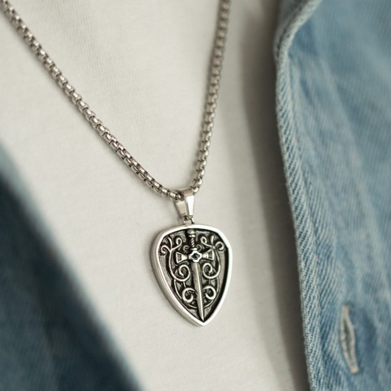 Collier Homme Acier Médaille Bouclier & Épée – Image 2