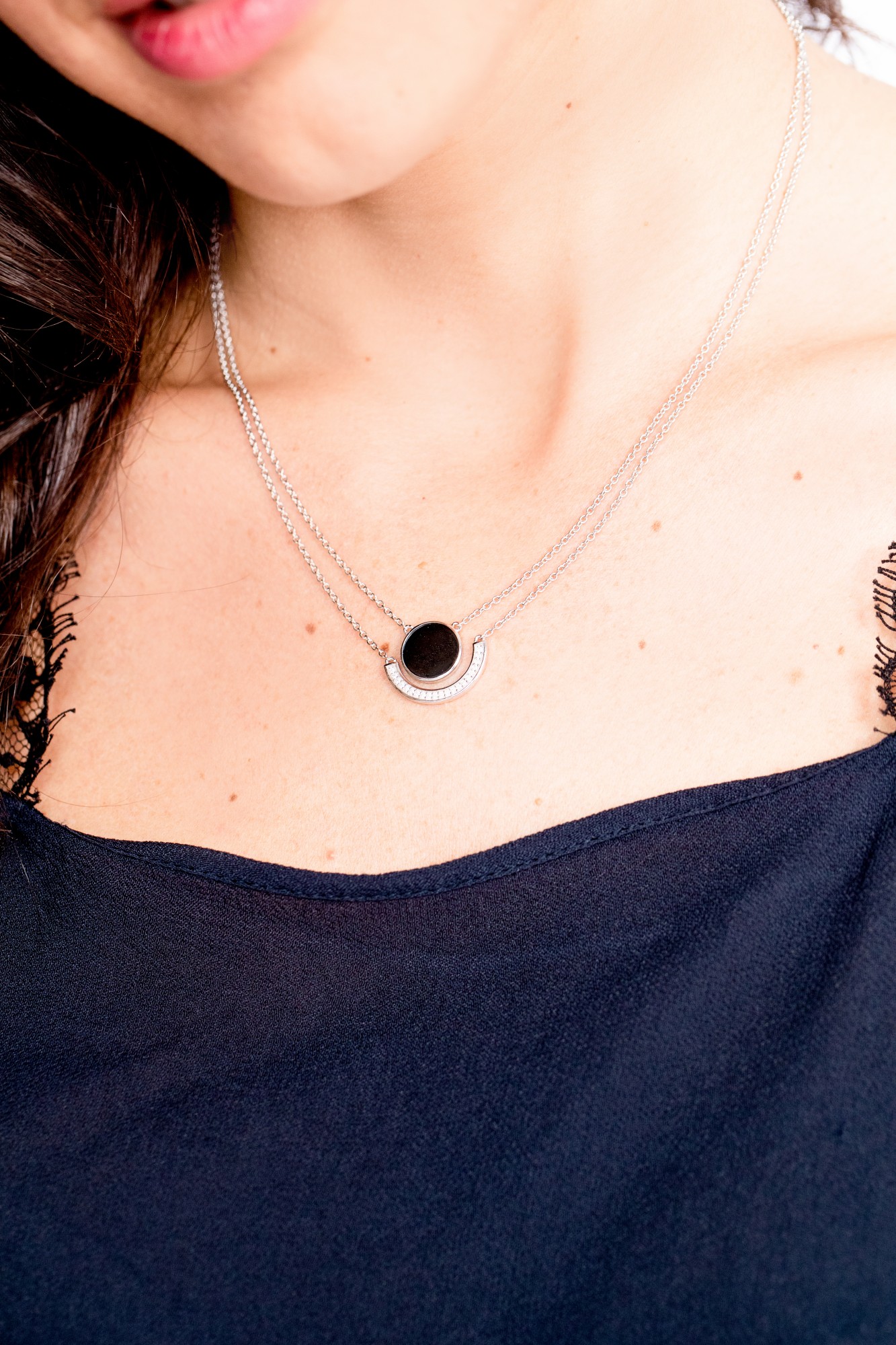 Collier Argent Rhodié 925/1000 Double rang avec Oxydes blancs et Céramique Noire – Image 2
