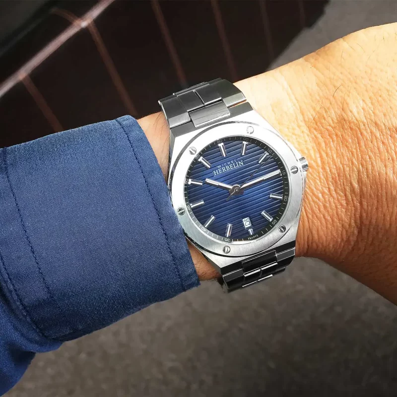 Montre Homme Herbelin Acier Fond Bleu Cap Camarat Bracelet Acier 12245B15 – Image 2