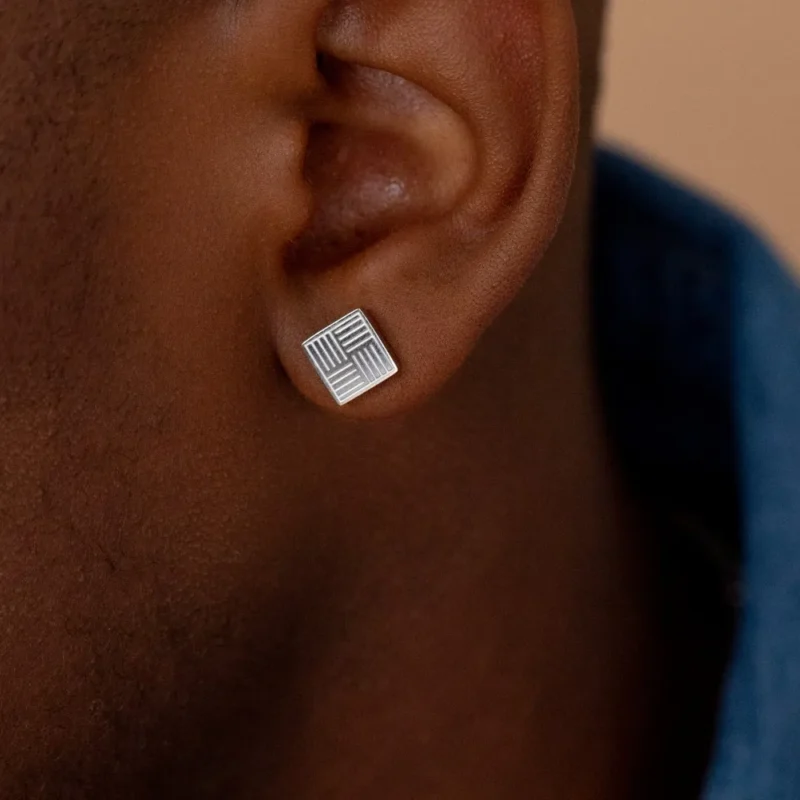 Boucles d'oreilles Acier Homme Carré Strié – Image 2