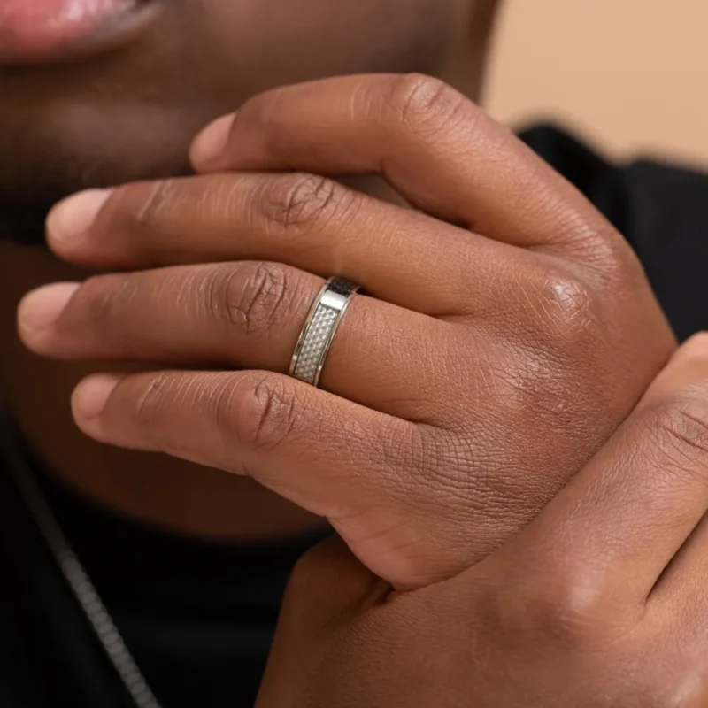 Bague Homme Acier Carbone Blanc & Noir – Image 2