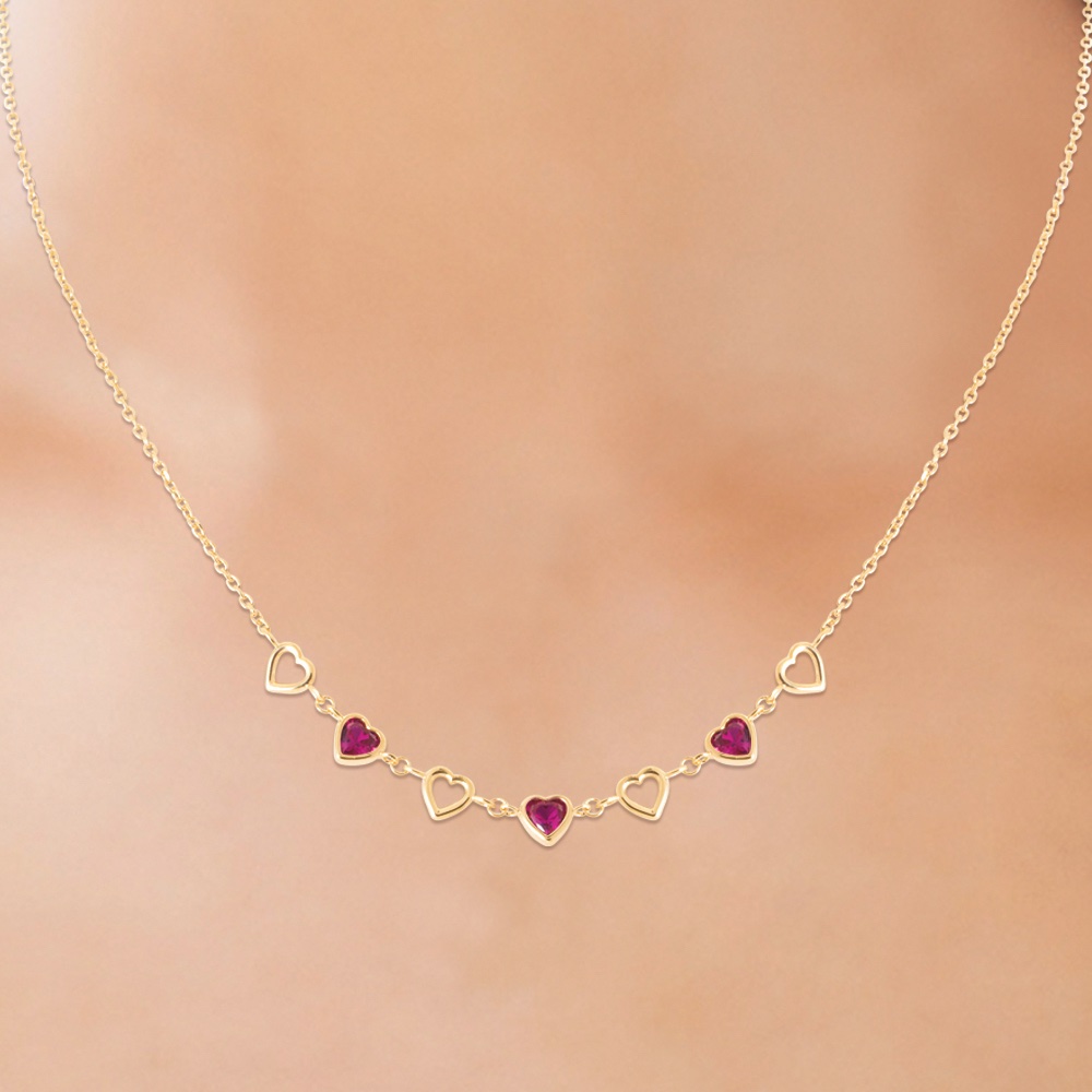 Collier Plaqué Or Jaune Motifs Coeur et Oxydes Rouge – Image 2