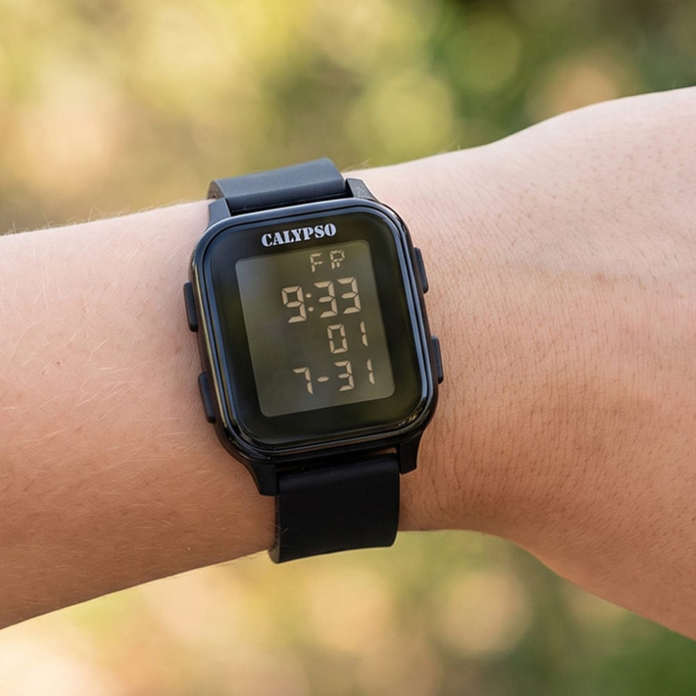 Montre Calypso Digitale Rectangulaire Noire K6077/5 – Image 2